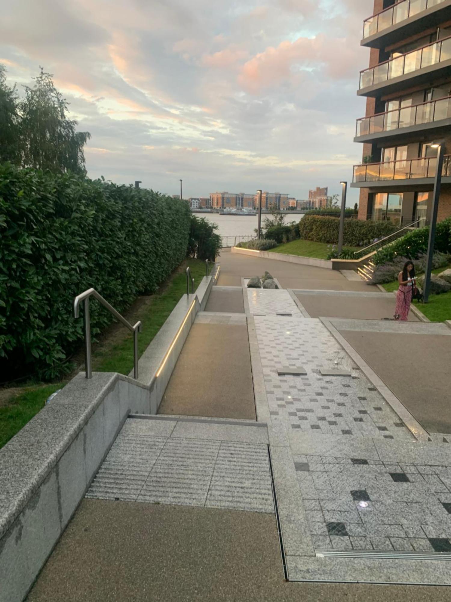 Luxury Riverside Apt With Easy Access To Central London, O2, Excel Centre And Parking Εξωτερικό φωτογραφία
